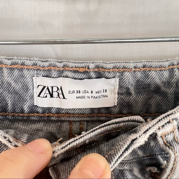 ZARA Womens High Rise Straight Leg Raw hem Distress Washed Jean Sz 6 -26”x26” - Picture 3 of 10